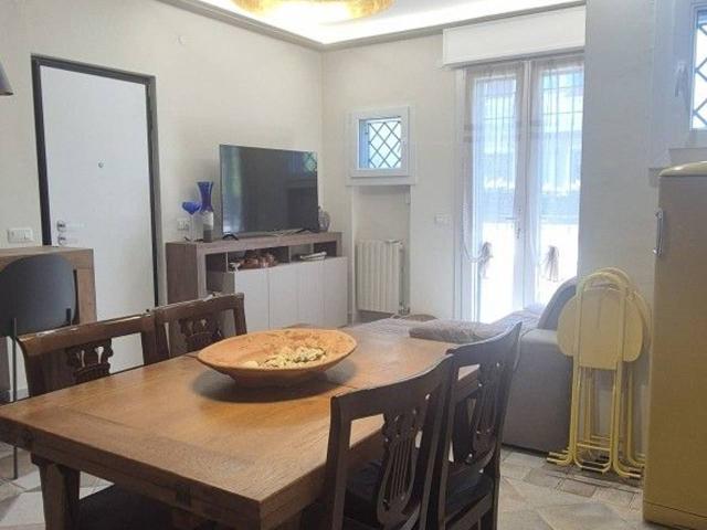 Villa a schiera in affitto a Massa