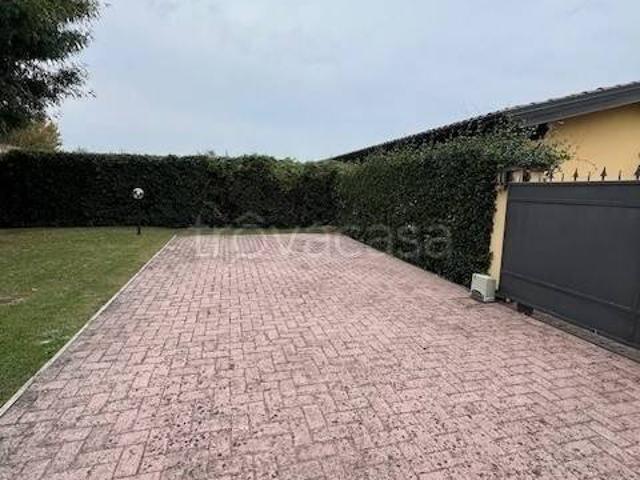 Villa a Schiera in affitto a Modena stradello Paduli, giardino privato, posto auto, parzialmente arredato TrovaCasa