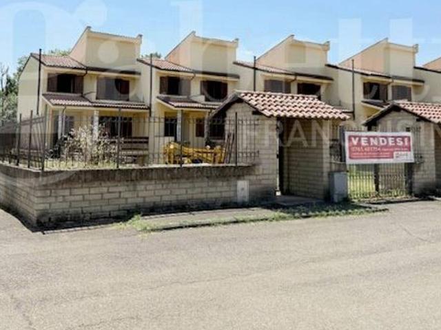 Villa a schiera in affitto a Orte