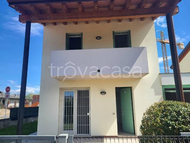 Villa a Schiera in affitto a Caldogno, giardino privato, box, terrazzo TrovaCasa