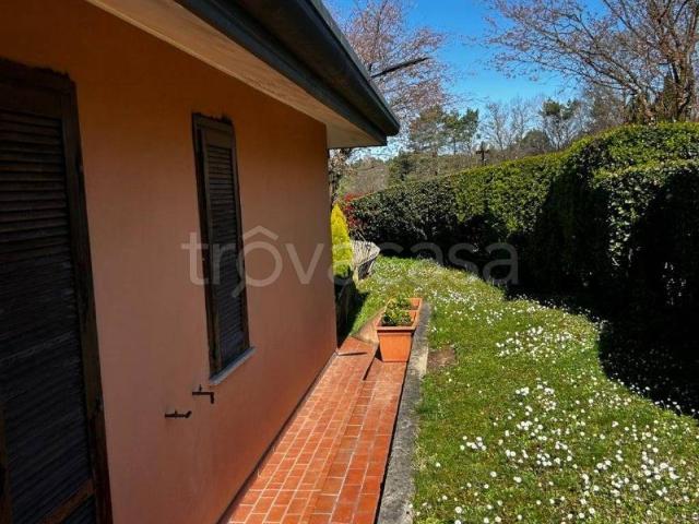 Villa a Schiera in affitto ad Appiano Gentile via al Golf, arredato, giardino privato, box TrovaCasa
