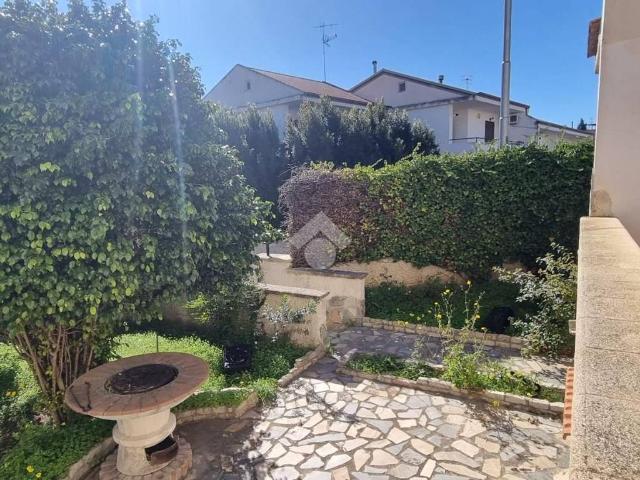 Villa a Schiera in affitto a Catanzaro viale crotone trav iv, 107, giardino privato, parzialmente arredato, balcone TrovaCasa