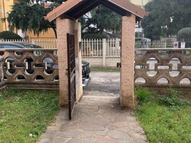 Villa a Schiera in affitto a Cesate via Giacomo Puccini, non arredato/vuoto, giardino privato, box TrovaCasa