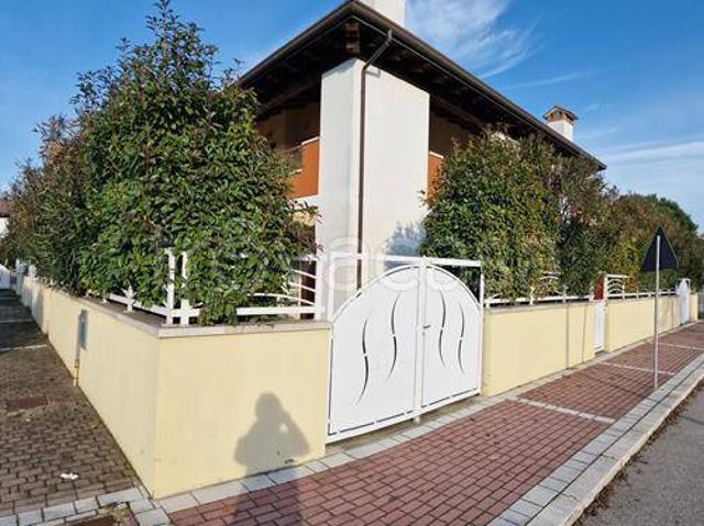 Villa a Schiera in affitto a Comacchio viale Carlo Carrà, arredato, giardino privato, terrazzo TrovaCasa