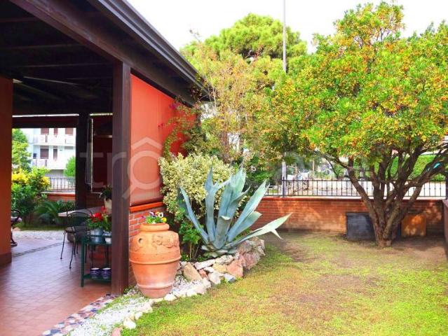 Villa a schiera in affitto a Comacchio viale Finlandia, 2, Lido Delle Nazioni