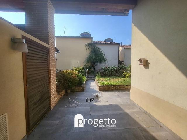 Villa a Schiera in affitto a Costabissara, giardino privato, box, parzialmente arredato TrovaCasa