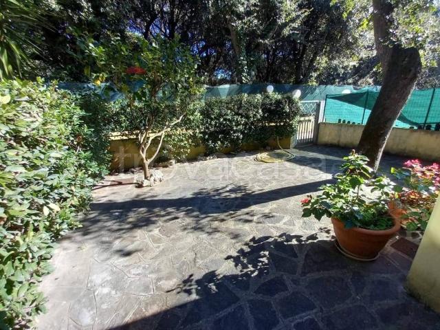 Villa a Schiera in affitto a Fiumicino via Porto Venere, snc, giardino privato, luminoso, balcone TrovaCasa