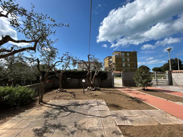 VILLA A SCHIERA in AFFITTO a FOLLONICA PRATORANIERI di 3 vani
