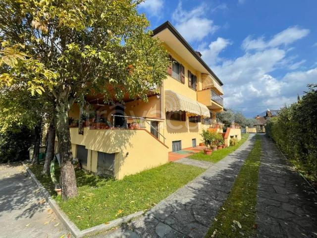 Villa a Schiera in affitto a Forte dei Marmi, arredato, giardino privato, veranda TrovaCasa