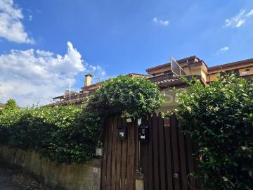 Villa a Schiera in affitto a Guidonia Montecelio via Monte Venere, 4C, giardino privato, terrazzo, parzialmente arredato TrovaCasa