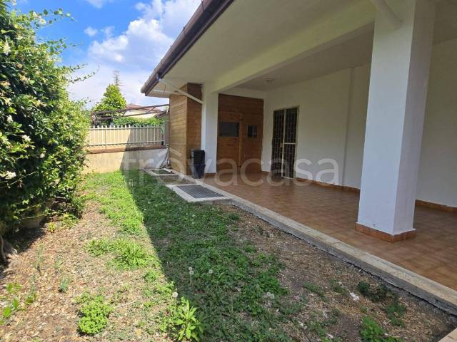 Villa a Schiera in affitto a Guidonia Montecelio via Monte Venere, 4C, giardino privato, terrazzo, parzialmente arredato TrovaCasa