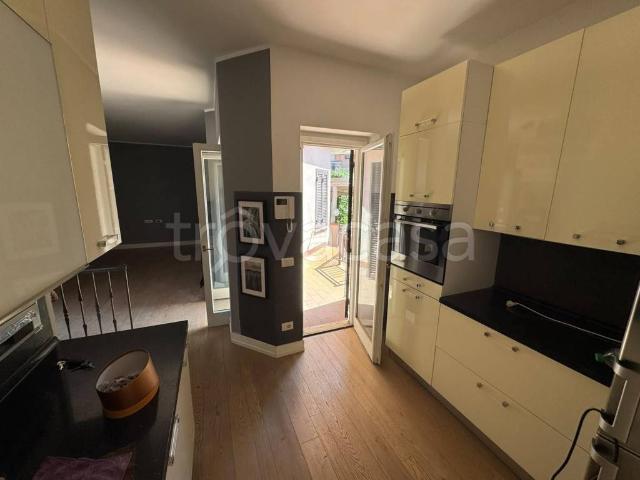 Villa a Schiera in affitto a Guidonia Montecelio via Tivoli, non arredato/vuoto, giardino privato, terrazzo TrovaCasa