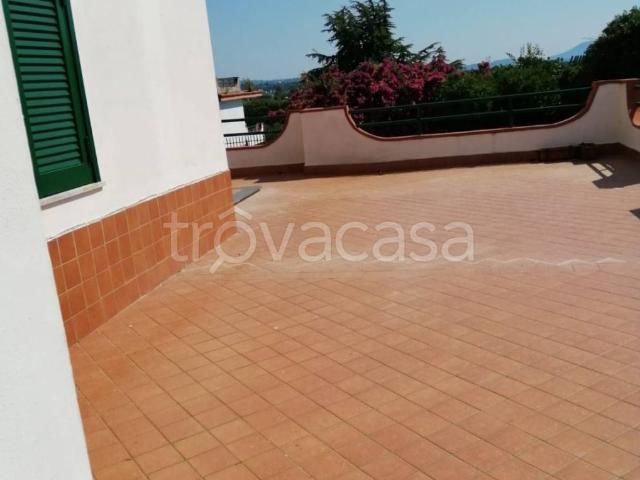 Villa a Schiera in affitto a Giugliano in Campania via San Nullo, giardino privato, posto auto, terrazzo TrovaCasa