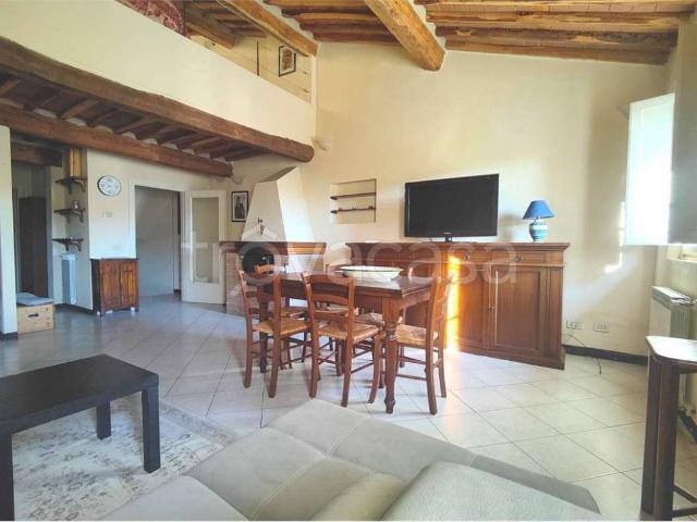 Villa a Schiera in affitto a Lucca via Pisana, arredato, caminetto, ultimo piano TrovaCasa