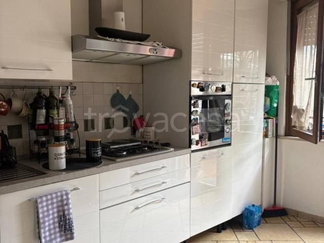 Villa a Schiera in affitto a Latina via Andrea Gabrieli, giardino privato, buono stato, rustico TrovaCasa