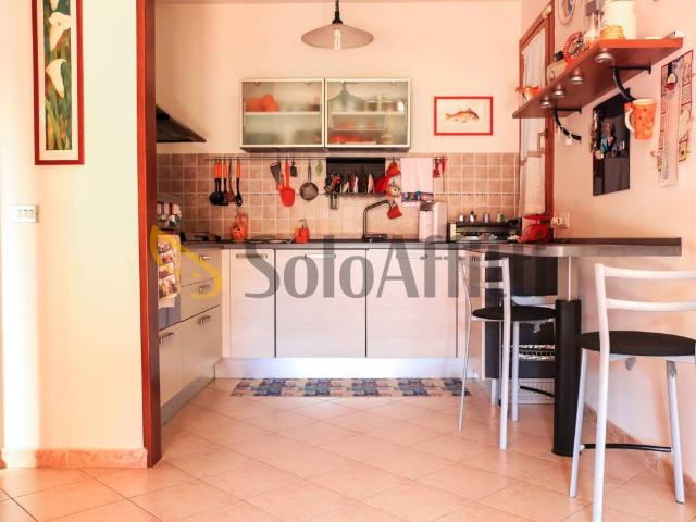 Villa a Schiera in affitto a Latina via Tremiti, 41, arredato, giardino privato, caminetto TrovaCasa