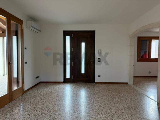 Villa a Schiera in affitto a Longare via Bugano, 91, giardino privato, box, terrazzo TrovaCasa