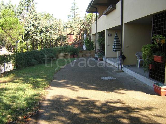 Villa a Schiera in affitto a Passignano sul Trasimeno via Don Onorio Magnoni, 14, terrazzo, parzialmente arredato, caminetto TrovaCasa