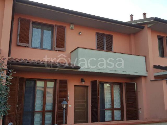 Villa a Schiera in affitto a Pontedera via Fosso Nuovo, 22, arredato, giardino privato, terrazzo TrovaCasa