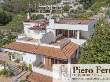 Villa a Schiera in affitto a Pozzuoli via vecchia delle vigne 1, non arredato/vuoto, giardino privato, terrazzo TrovaCasa