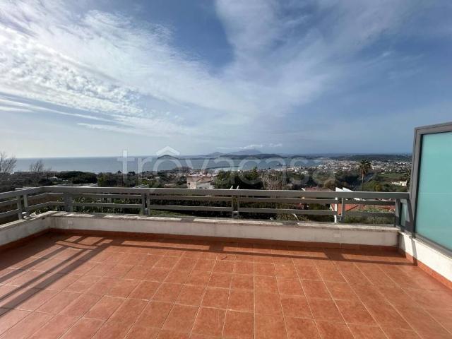 Villa a Schiera in affitto a Pozzuoli via Solfatara, 125, giardino privato, terrazzo, riscaldamento autonomo TrovaCasa