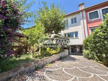 Villa a Schiera in affitto a Roma piazza Libone, non arredato/vuoto, giardino privato, terrazzo TrovaCasa