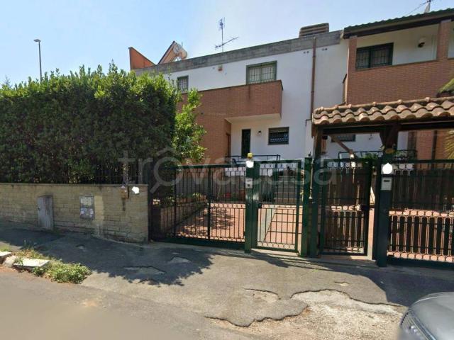 Villa a Schiera in affitto a Roma via Carlo Siviero, arredato, giardino privato, riscaldamento autonomo TrovaCasa