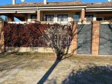Villa a Schiera in affitto a Roma via Corrado Parona, giardino privato, posto auto, terrazzo TrovaCasa