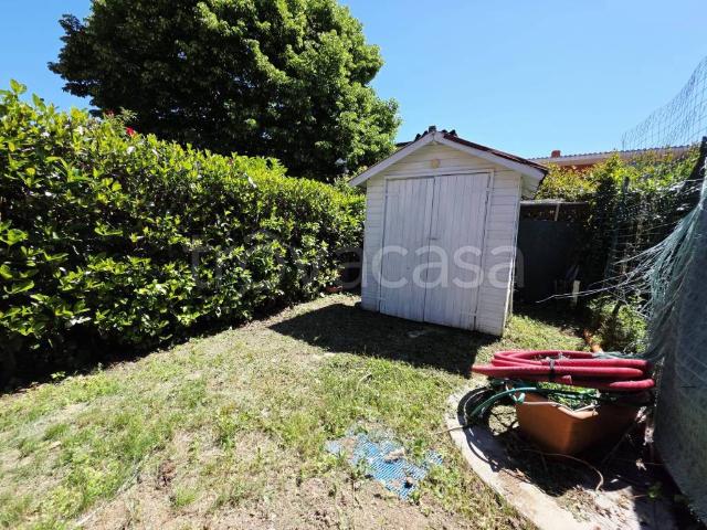 Villa a Schiera in affitto a Roma via delle Langhe, arredato, giardino privato, posto auto TrovaCasa