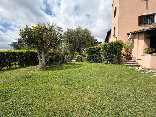 Villa a Schiera in affitto a Roma via dell'Ospedaletto Giustiniani, arredato, giardino privato, immobile di prestigio TrovaCasa