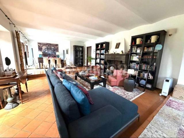 Villa a Schiera in affitto a Roma via dell'Ospedaletto Giustiniani, arredato, giardino privato, immobile di prestigio TrovaCasa