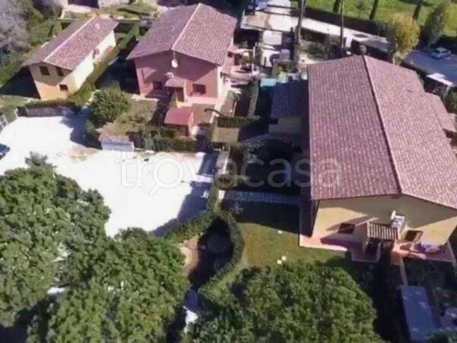 Villa a Schiera in affitto a Roma via di Casal Selce, non arredato/vuoto, giardino privato, posto auto TrovaCasa