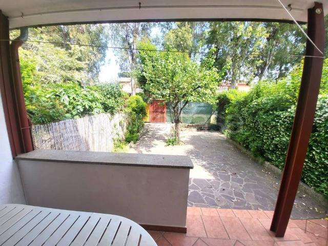 Villa a Schiera in affitto a Roma via Ferecrate, giardino privato, riscaldamento autonomo, parzialmente arredato TrovaCasa