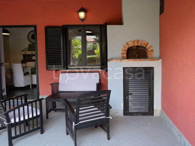 Villa a Schiera in affitto a Trevignano Romano via dei Platani, arredato, giardino privato, mansarda TrovaCasa