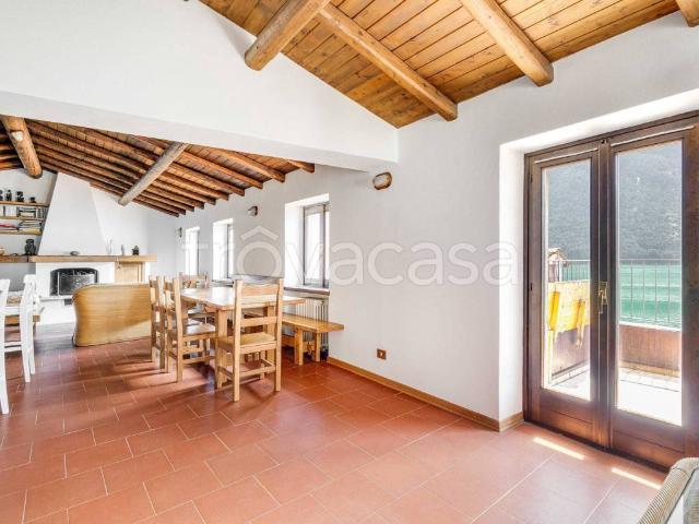 Villa a Schiera in affitto a Valsolda via Statale, arredato, vista lago, caminetto TrovaCasa