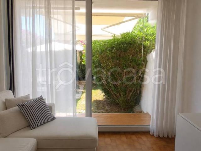 Villa a schiera in affitto a Venezia via Simone Occhi, 12, Malamocco