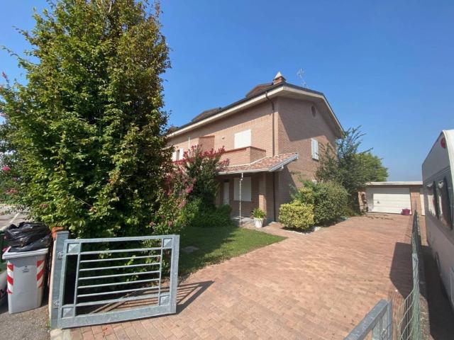 Villa a Schiera in affitto a Vigarano Mainarda via del Norcino, 15, giardino privato, box, parzialmente arredato TrovaCasa