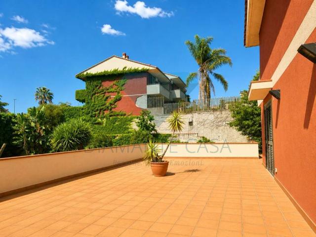Villa a Schiera in affitto ad Aci Catena via Giacomo Leopardi, 2, non arredato/vuoto, giardino privato, posto auto TrovaCasa