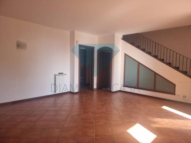 Villa a Schiera in affitto ad Aci Catena via Grazia Deledda, 4, giardino privato, box, terrazzo TrovaCasa