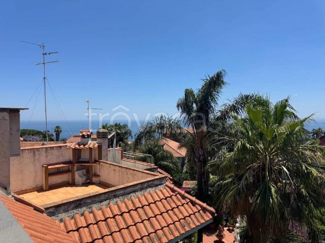 Villa a Schiera in affitto ad Aci Catena via Oliva s. Mauro, 57, non arredato/vuoto, giardino privato, posto auto TrovaCasa