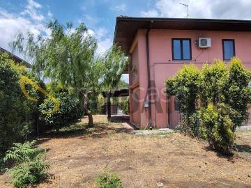 Villa a Schiera in affitto ad Aci Sant'Antonio via Messina Sacerdote, 10, non arredato/vuoto, giardino privato, riscaldamento autonomo TrovaCasa