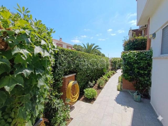 Villa a Schiera in affitto ad Anzio via dei Lillà, arredato, giardino privato, posto auto TrovaCasa