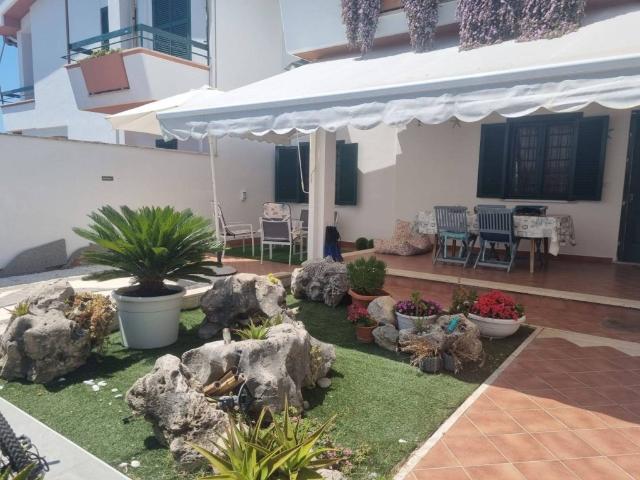 Villa a Schiera in affitto ad Anzio via Eco, 3, giardino privato, posto auto, fronte mare TrovaCasa