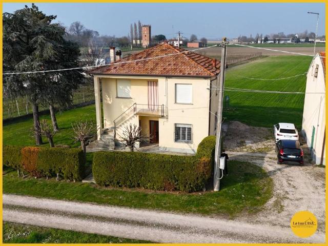 Villa a Schiera in affitto ad Argenta via Castello, 1/2, non arredato/vuoto, giardino, lavanderia TrovaCasa