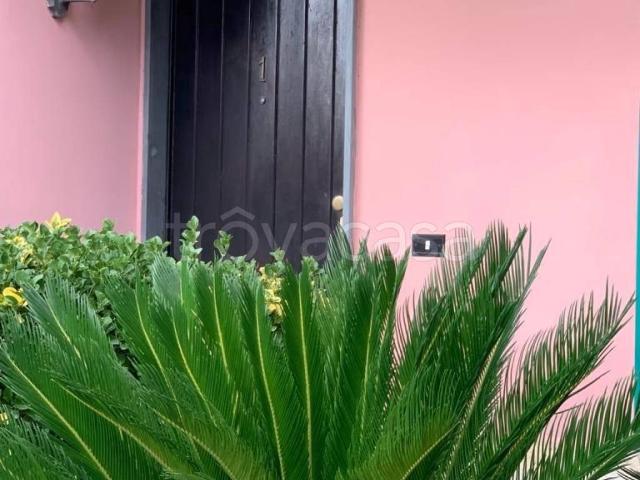 Villa a Schiera in in affitto da privato a Giugliano in Campania via Vicinale Masseria Canosa, 4, da privato, fronte mare, giardino condominiale TrovaCasa