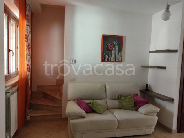 Villa a Schiera in in affitto da privato a Guidonia Montecelio via Pisoniano, 37, giardino privato, da privato, lavatrice TrovaCasa