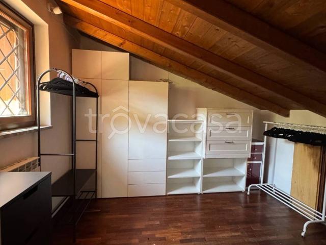 Villa a Schiera in in affitto da privato a Guidonia Montecelio via Tacito, 94, arredato, giardino privato, box TrovaCasa