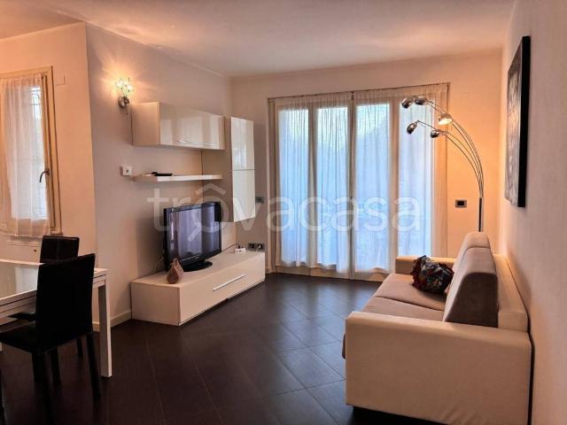 Villa a Schiera in in affitto da privato a Lonato del Garda via Sirmione, 2, giardino privato, posto auto, box TrovaCasa