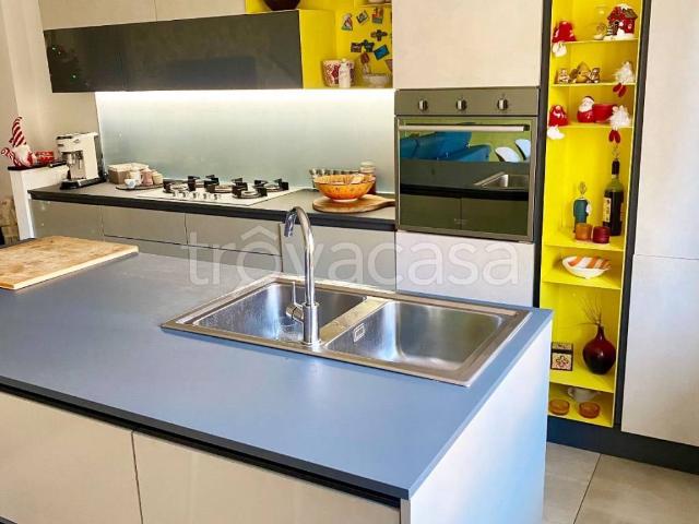 Villa a Schiera in in affitto da privato a Ladispoli via del Caravaggio, arredato, giardino privato, da privato TrovaCasa