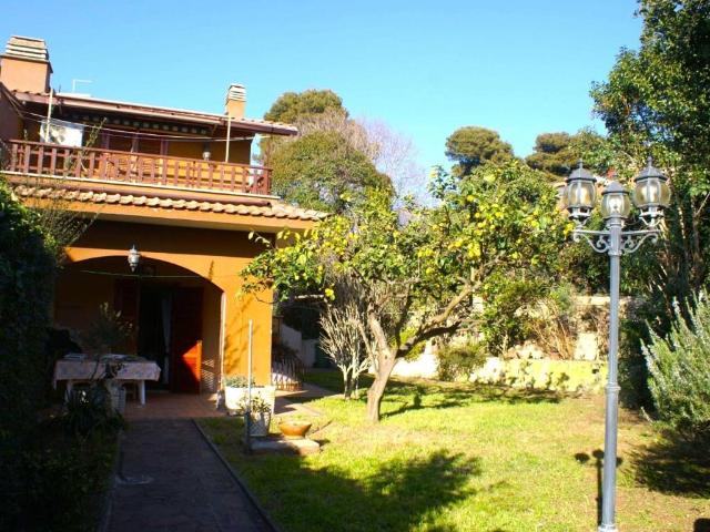 Villa a Schiera in in affitto da privato a Ladispoli via dell'Acquario, arredato, giardino privato, da privato TrovaCasa